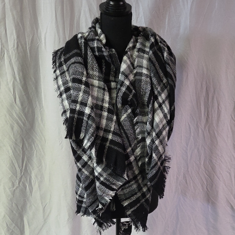 Elegant Black and White Plaid Scarf